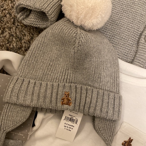 Baby gap NWT Gray and White sweater Set 3-6 month - Picture 2 of 3